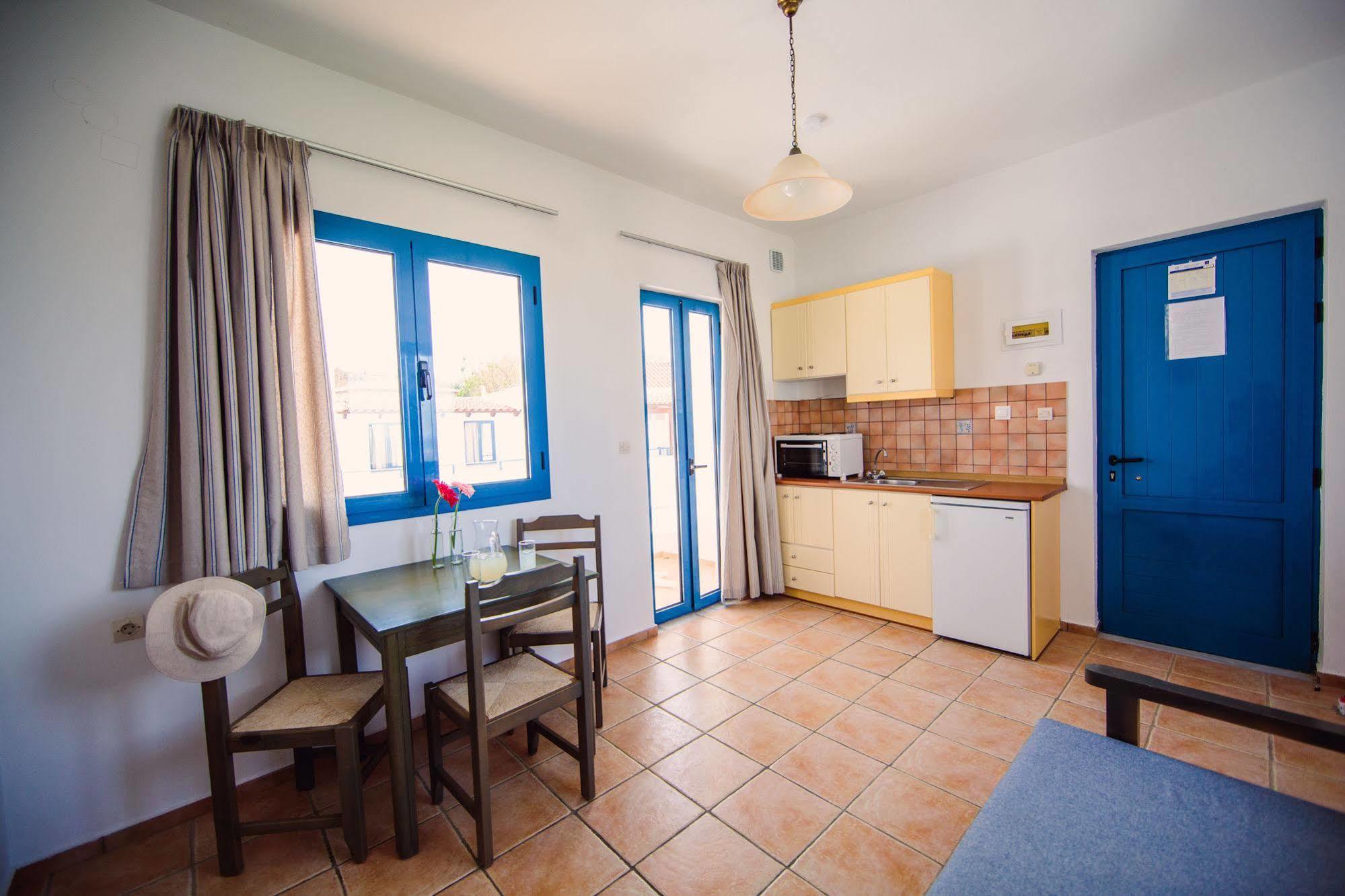 Iliana Apartments Георгиуполис Экстерьер фото